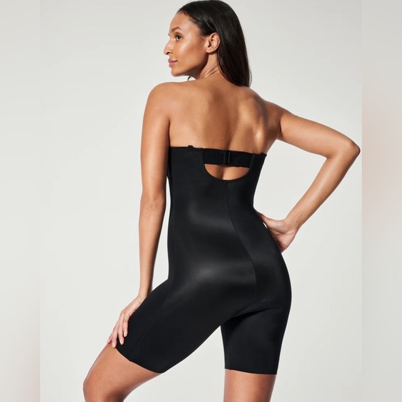 SPANXshape™ Suit Your Fancy Strapless Cupped Mid-Thigh Bodysuit Black Medium - Picture 4 of 12